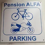 Alfa & Whisky Pub בית הארחה 3*